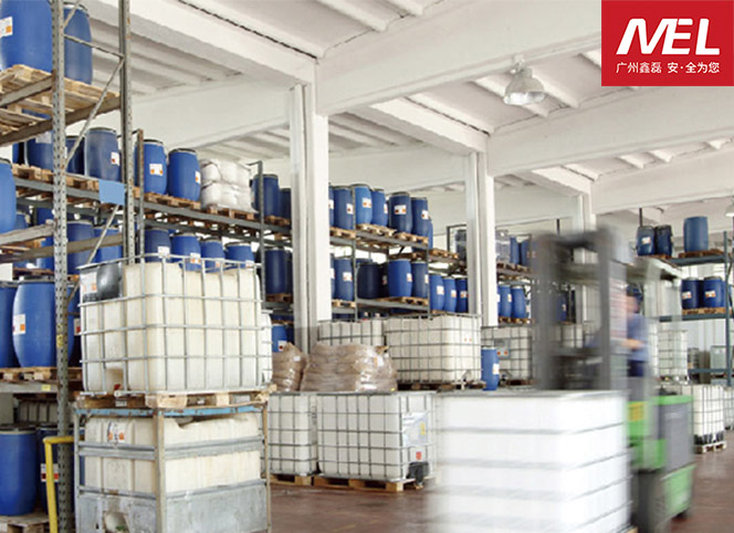 化工物品很危險(xiǎn)，儲(chǔ)存使用過(guò)程很重要！
